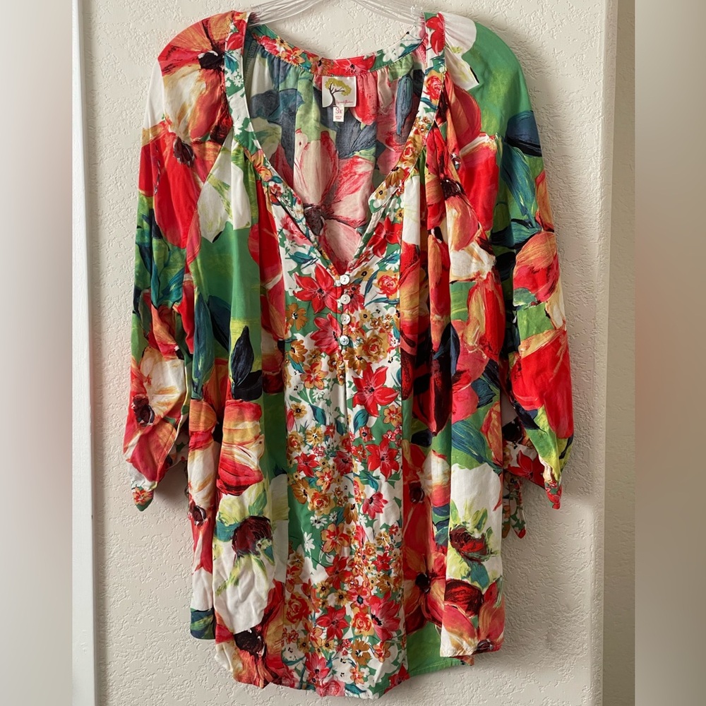 Fig And Flower Floral Tropical Print VNeck Top Size 3X